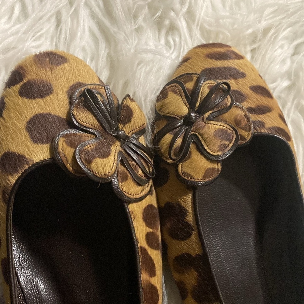 Isaac Mizrahi Italy Animal Calf Hair Flats Size 7B - Picture 8 of 9